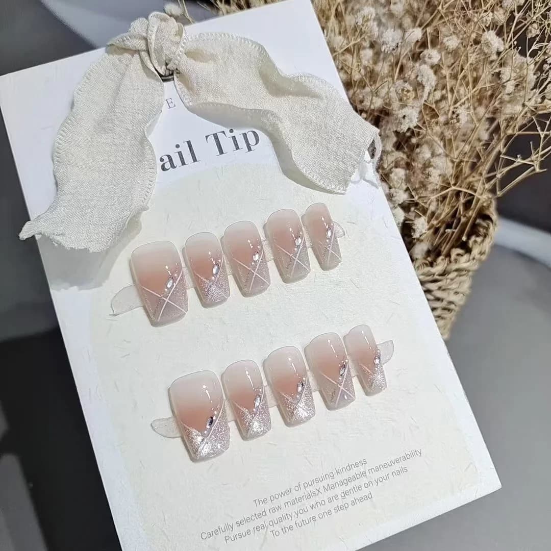 Przyciskane paznokcie Cat Eye, krótkie trumienkowe, różowy blush, słodki styl, 10 sztuk