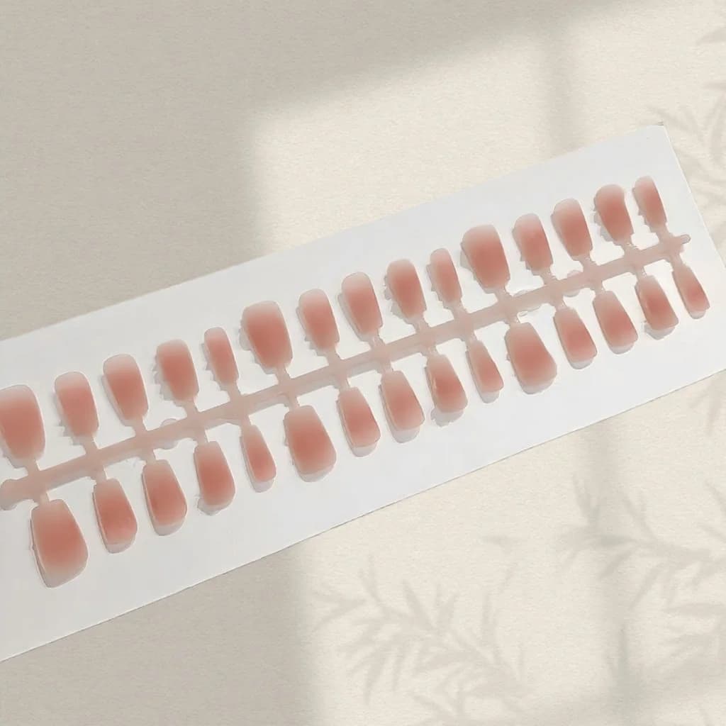 Złote kamelie – sztuczne paznokcie, kwiatowy wzór, słodki styl, zestaw do manicure