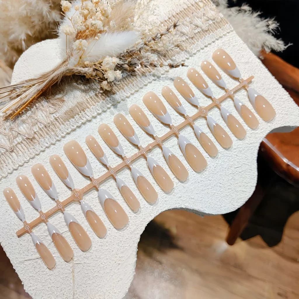 Szaro-białe tipsy French Long Almond, pełny zestaw