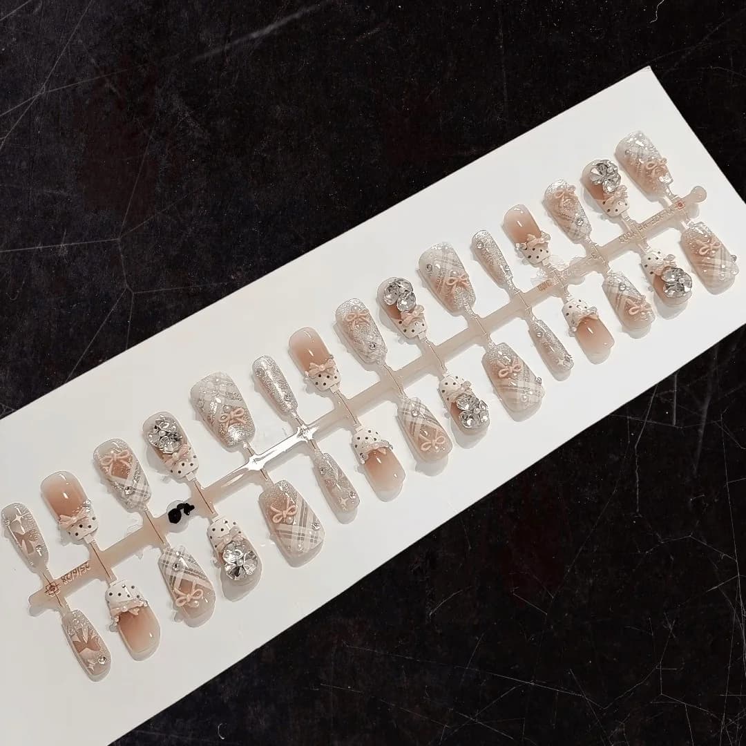 Kremowe Lily French Tip Cat Eye Krótkie Trumienka 30 szt.