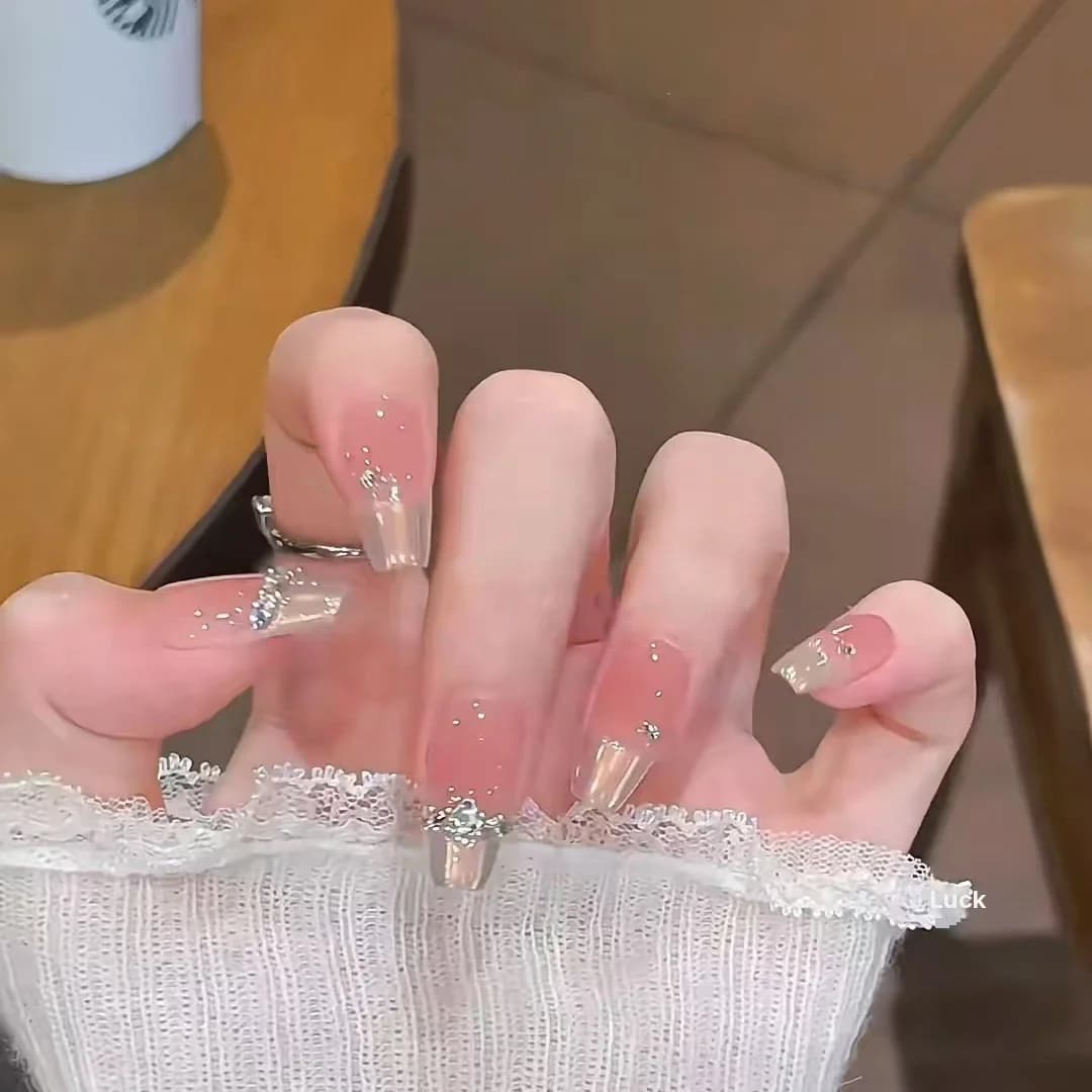 Naklejane paznokcie french tip z cyrkoniami, 10 sztuk