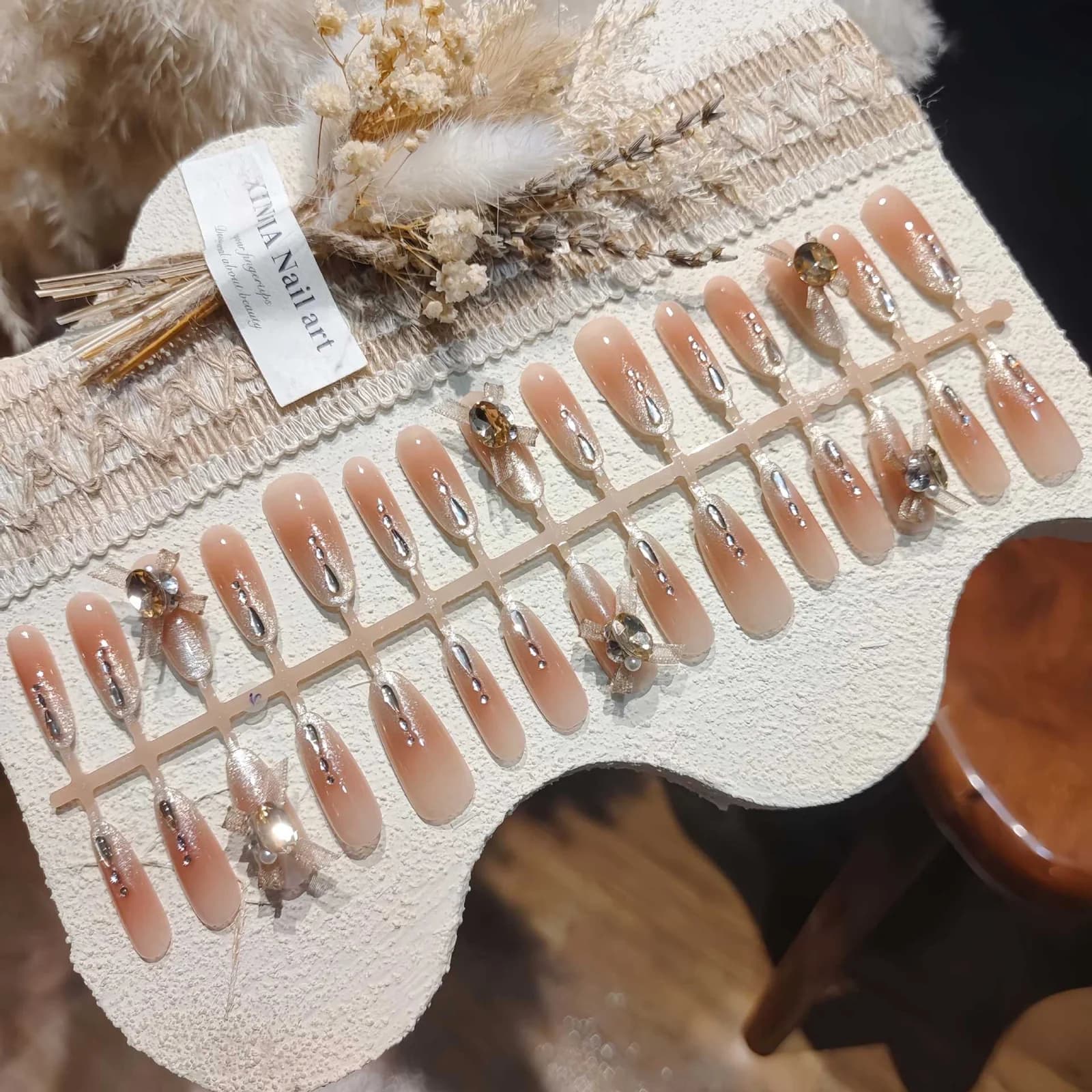 Paznokcie naklejane Paris Dream Cat Eye z cyrkoniami i kokardką