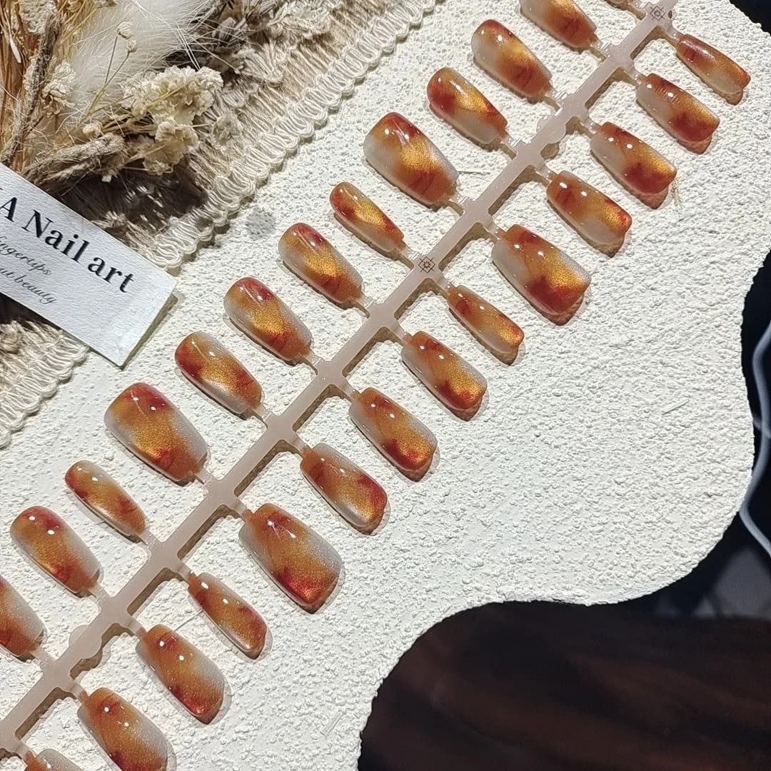 Krótkie naklejane paznokcie Amber Cat Eye Coffin Ballerina